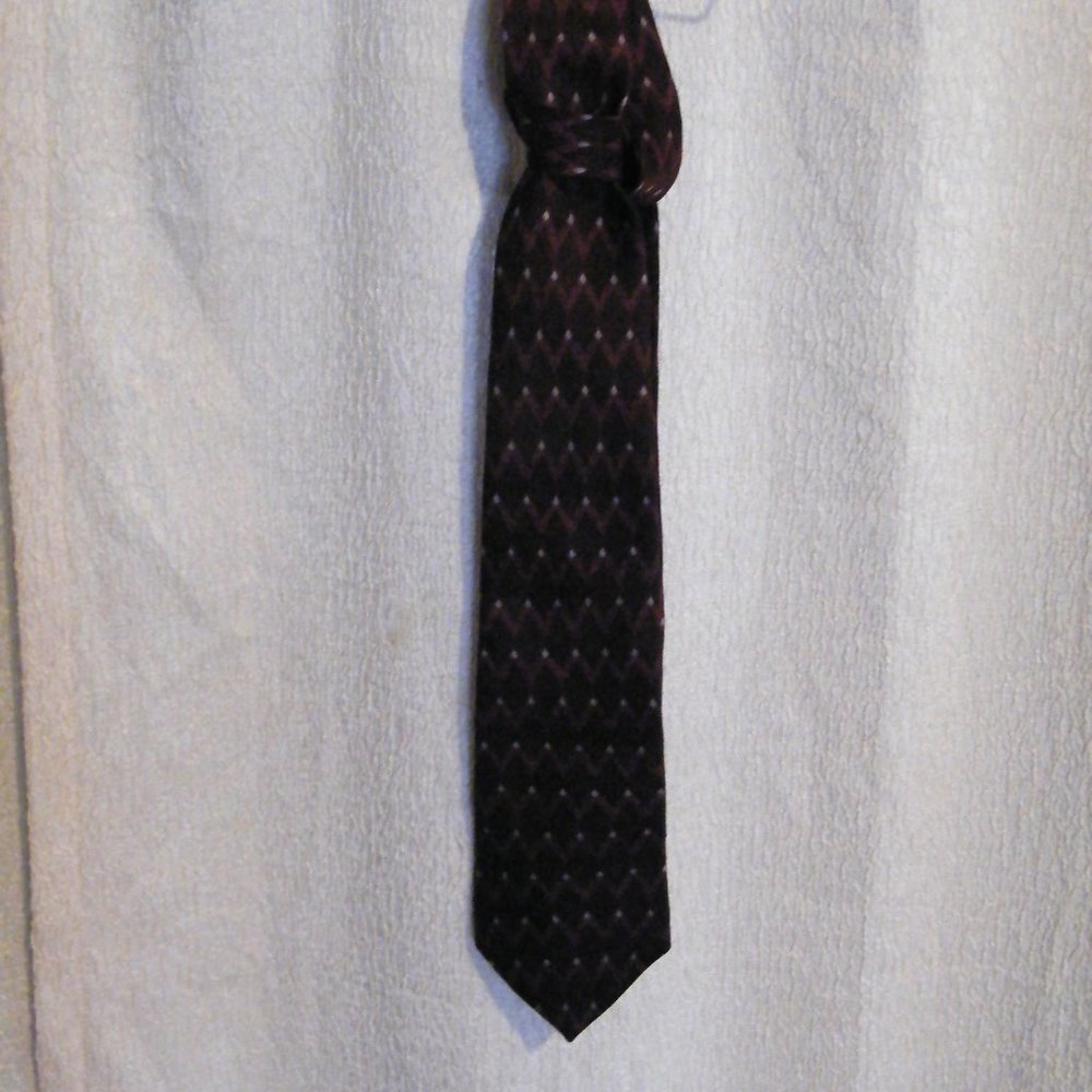 John Henry Maroon Neck Tie made of imported silk